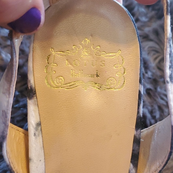 Lotus Heels - Picture 2 of 6